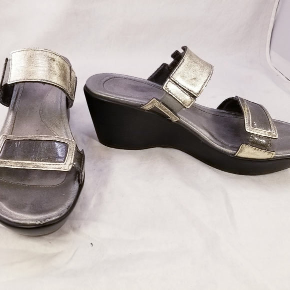 NAOT FOOTWEAR ANTIQUE GOLD LEATHER SLIDES SANDALS WOMEN SIZE 40/9 - Picture 8 of 10